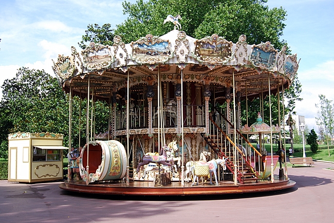 Tiovivo en el parque de Do&ntilde;a Casilda Iturrizar en Bilbao (Vizcaya)