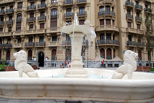 Fuente de los Leones en la plaza de Jado de Bilbao (Vizcaya)
