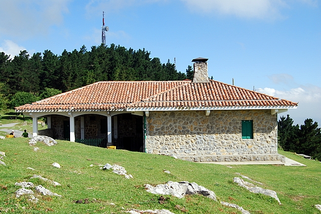Refugio alpinista del monte Pagasarri en Bilbao (Vizcaya)