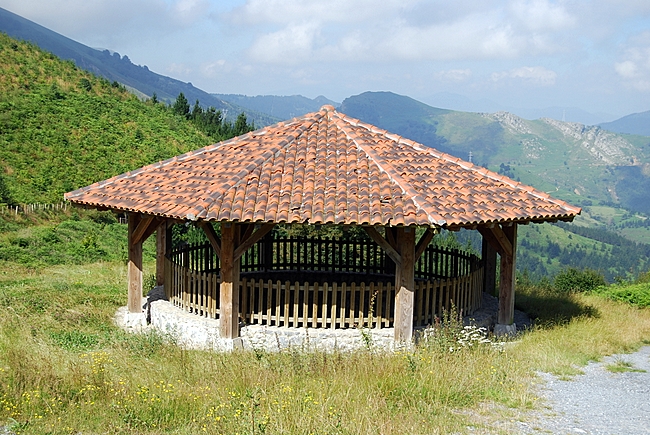 Nevera del monte Pagasarri en Bilbao (Vizcaya)