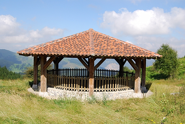 Nevera del monte Pagasarri en Bilbao (Vizcaya)